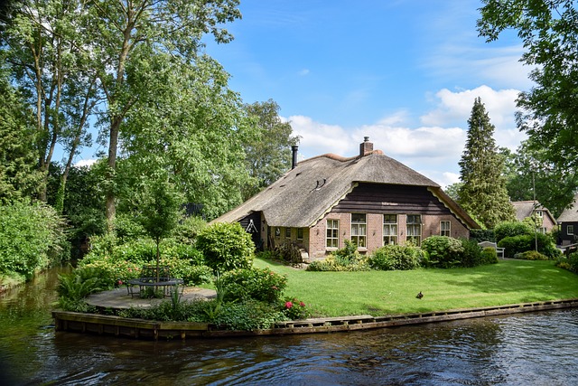 image from Romantic Getaways Giethoorn